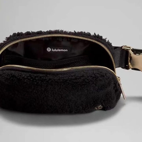 Lululemon Black Fleece Fannypack Bag - Picture 7 of 8